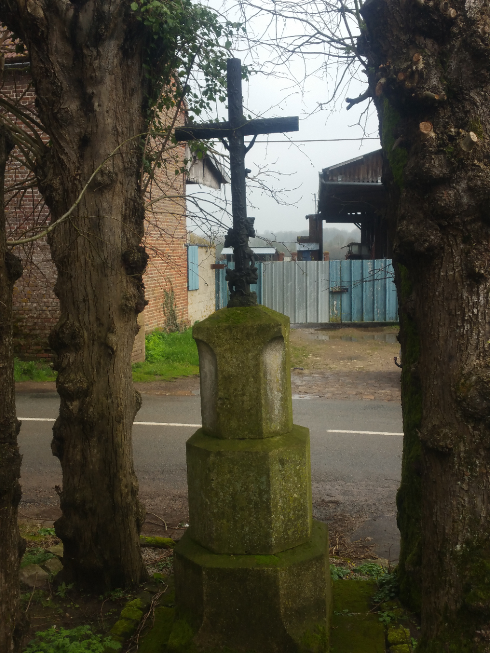 Calvaire menant vers la section des monuments